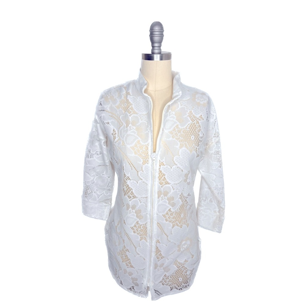 Late 60s -La Sirena- Women's eyelet mid sleeve zippered top. Mod style, size 6.